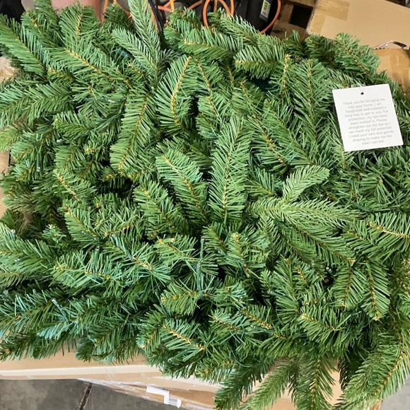 Bethlehem Lights 9’ Prelit Garland - Picture 2 of 3